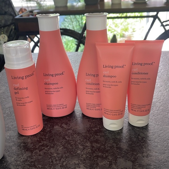 Living Proof Curl Shampoo wavy, curly, coily hair for stronger defined curls - Picture 7 of 8